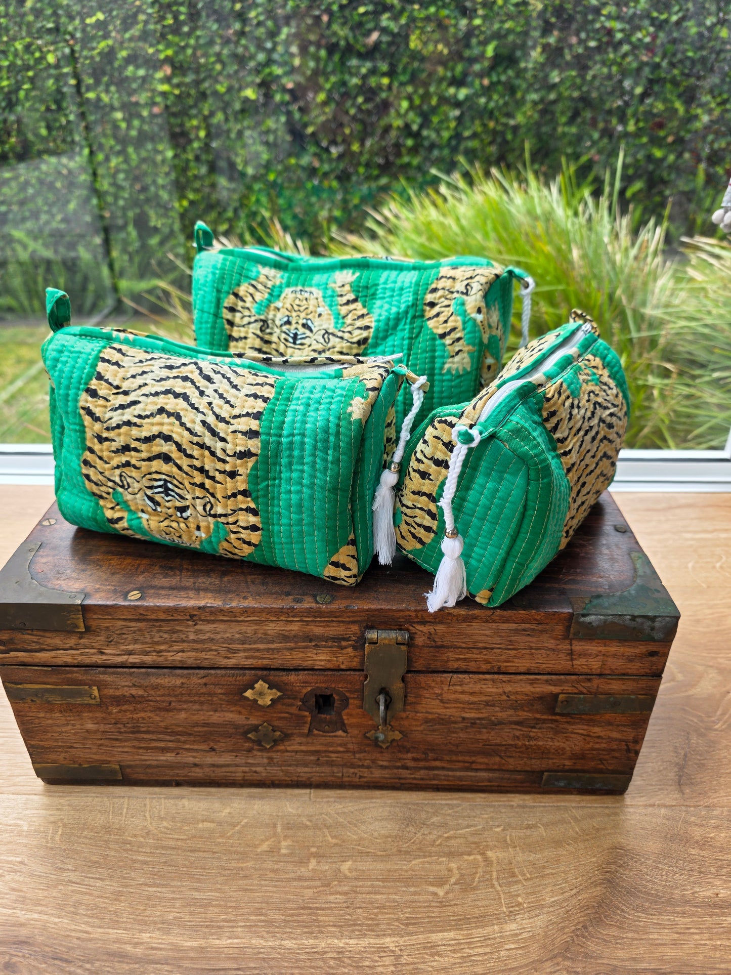 Green Stripe Tiger - Vanity Bag Set